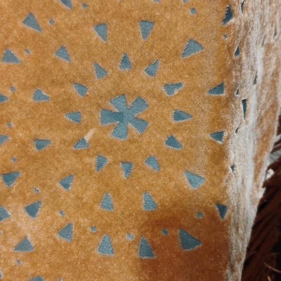 Camel Poncho with gorgeous tassels velvet feel - Picture 14 of 15